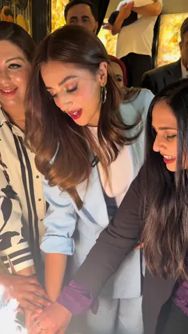 Social media influencer @J M 🥀 visits @SpiceVillageOfficial ™ in London Tooting for meet and greet @Suleman Raza @𝗠𝘂𝗷𝘁𝗮𝗯𝗮 𝗔𝗹𝗶 𝗦𝗵𝗮𝗵 @mujtabanews5 