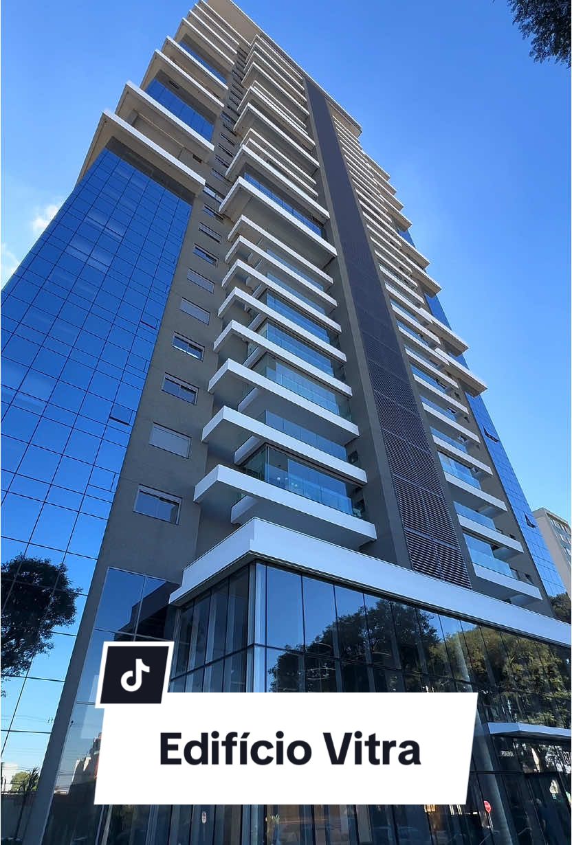 Últimas unidades disponíveis à venda no Edifício Vitra Água Verde.  Apartamentos com 3 suítes e metragens de 138 m² a 155 m² com vistas de tirar o fôlego.  Valor promocional a partir de R$ 2.009.890,00. Possibilidade de parcelamento direto em até 24 meses. Entre em contato agora mesmo e agende já sua visita! #curitiba #aguaverdecuritiba #imoveisaltopadrao #moraremcuritiba #imoveiscuritiba #mercadoimobiliário #corretordeimoveis 