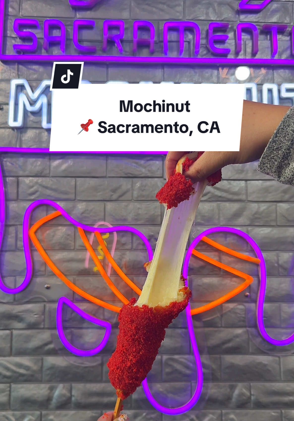 @mochinutsacramento now has the viral Strawberry Dubai cup and their version of the Dubai mochi donut! Come try it 🍓 🍫  📍 1714 15th St, Sacramento, CA 95814 ⏰ Open Sun-Thurs (9am-9pm) Fri-Sat (9am-10pm)   Follow @livingwlinda for more travel & food content.  #visitSacramento #mochinut #yelpsacramento
