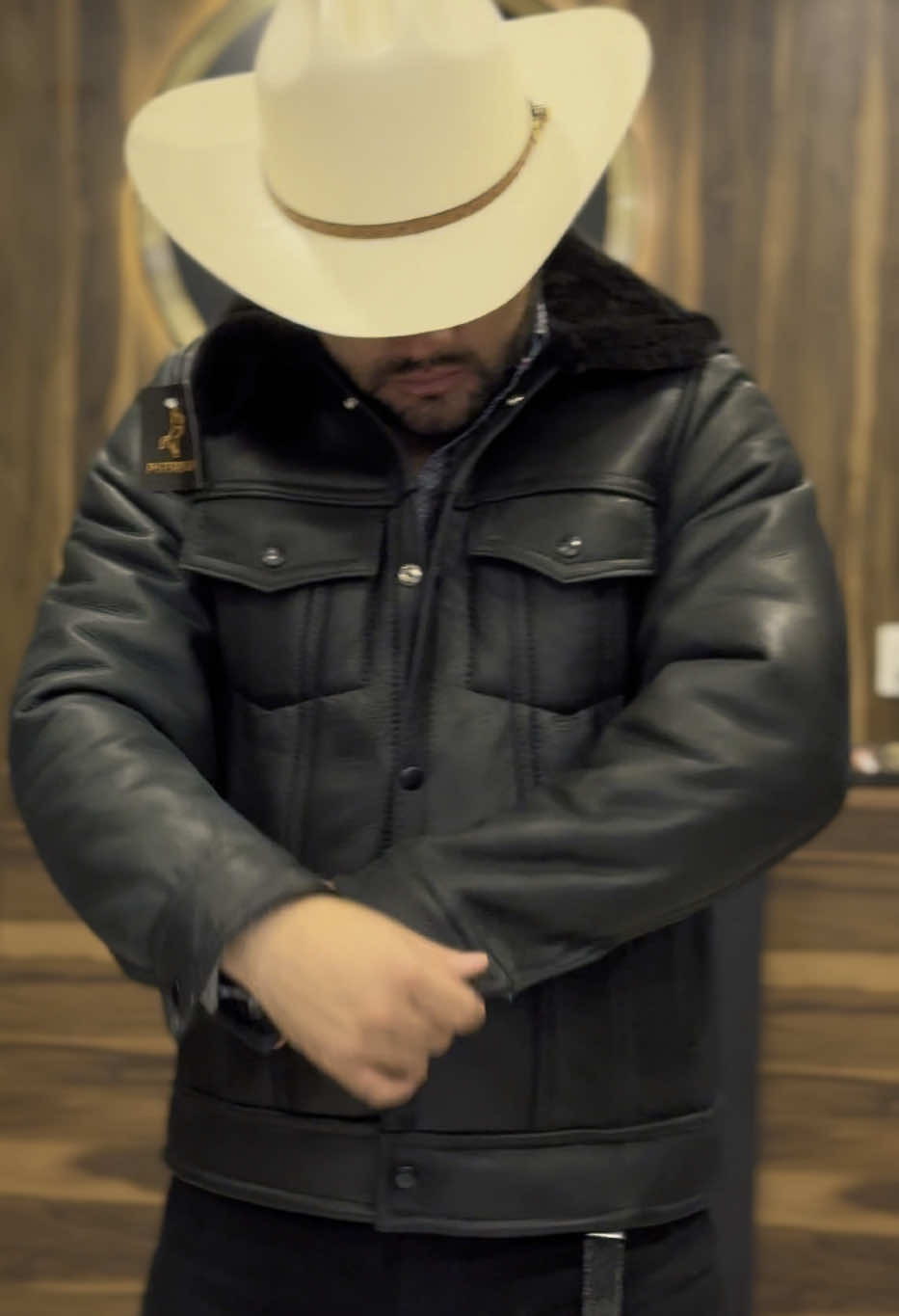 Malboro Levis Negro  #chaqueta #cuero #lanadeborrego #chamarramalboro #levis #chamarras #estilomasculino #black #modelo #nuevo #wo #tendencia #ranchero #modamasculina #zara #malboro #elegancia #flow 