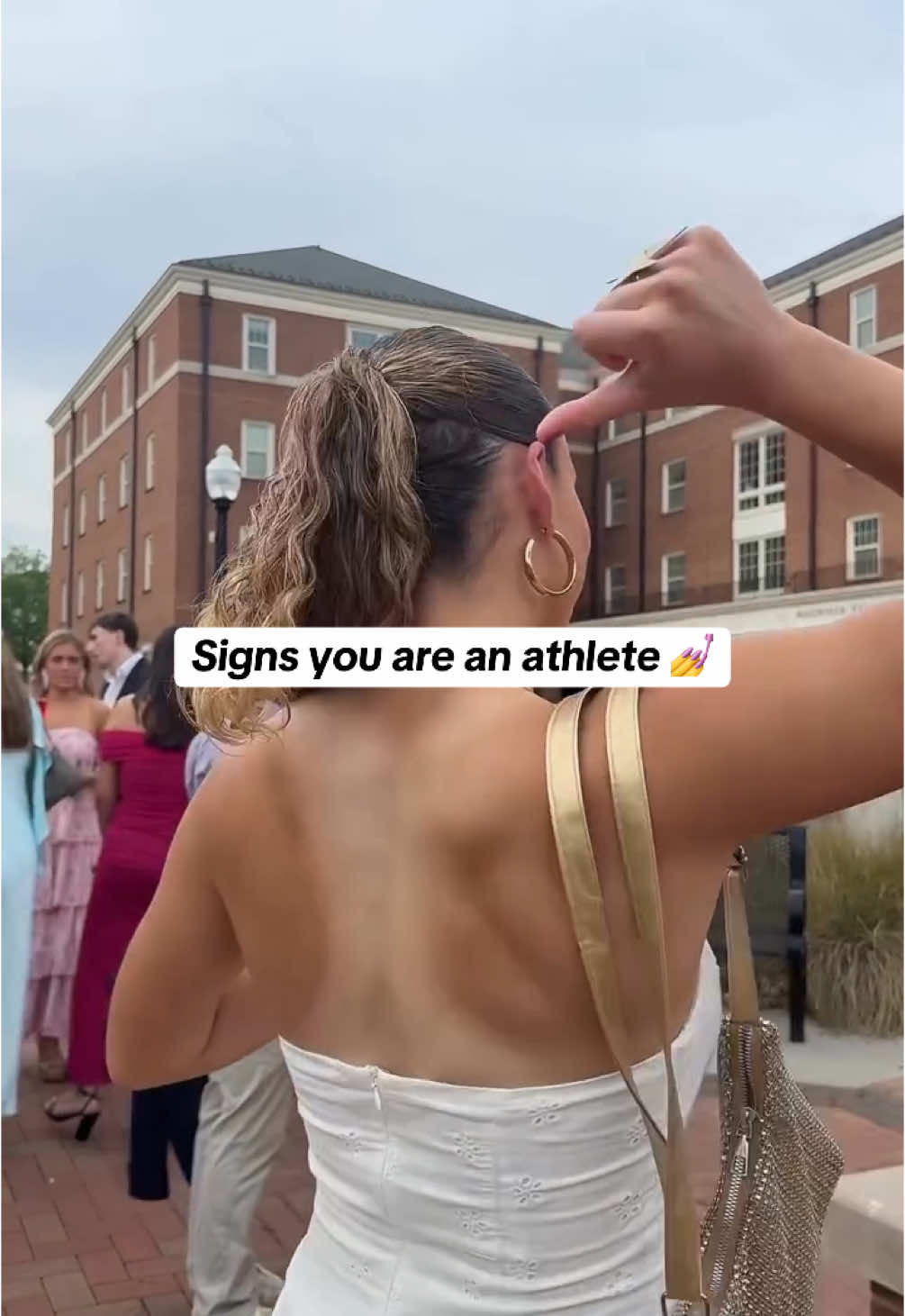 (via @flotuthill_) #womenssports #athlete #athleteproblems #problems #tan   