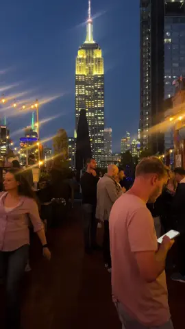 Beautiful night up here. #AfterWorkVibes #RooftopViews #NYCRooftop #HappyHourNYC #230fifthrooftop #RooftopSeason #RooftopChill 