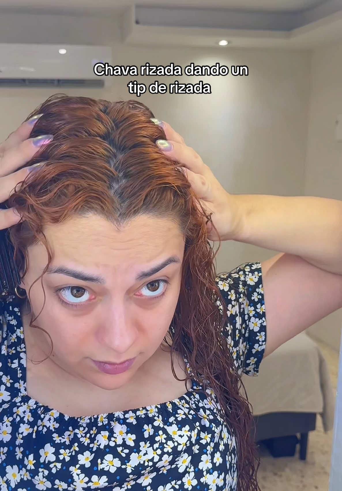 Siempre me hago el apartado en zigzag para disimular la división del apartado y que no se vea una línea recta #cabellorizado #rizos #curlyhair #curly #curlytips #rizadas 