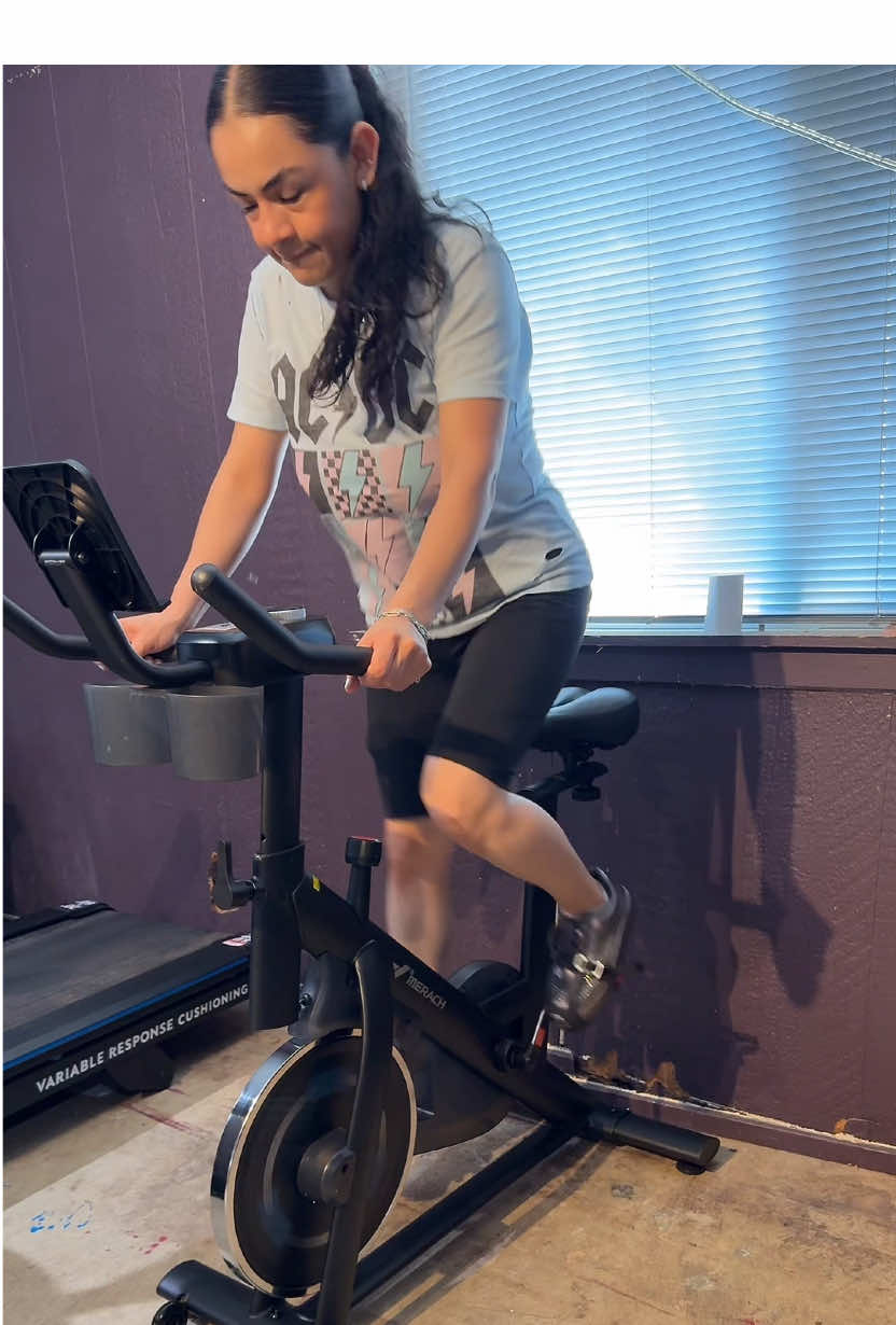 Respuesta a @Rmx Paola POR SALUD DEBERIAMOS HACER MINIMO 15 MINUTOS DE EJERCICIO 🚲 PERO POR TIEMPO Y SEGURIDAD IR AL GYM SE ME COMPLICA 🫤 #merach #bike #gym #exerciseathome #house #Fitness 