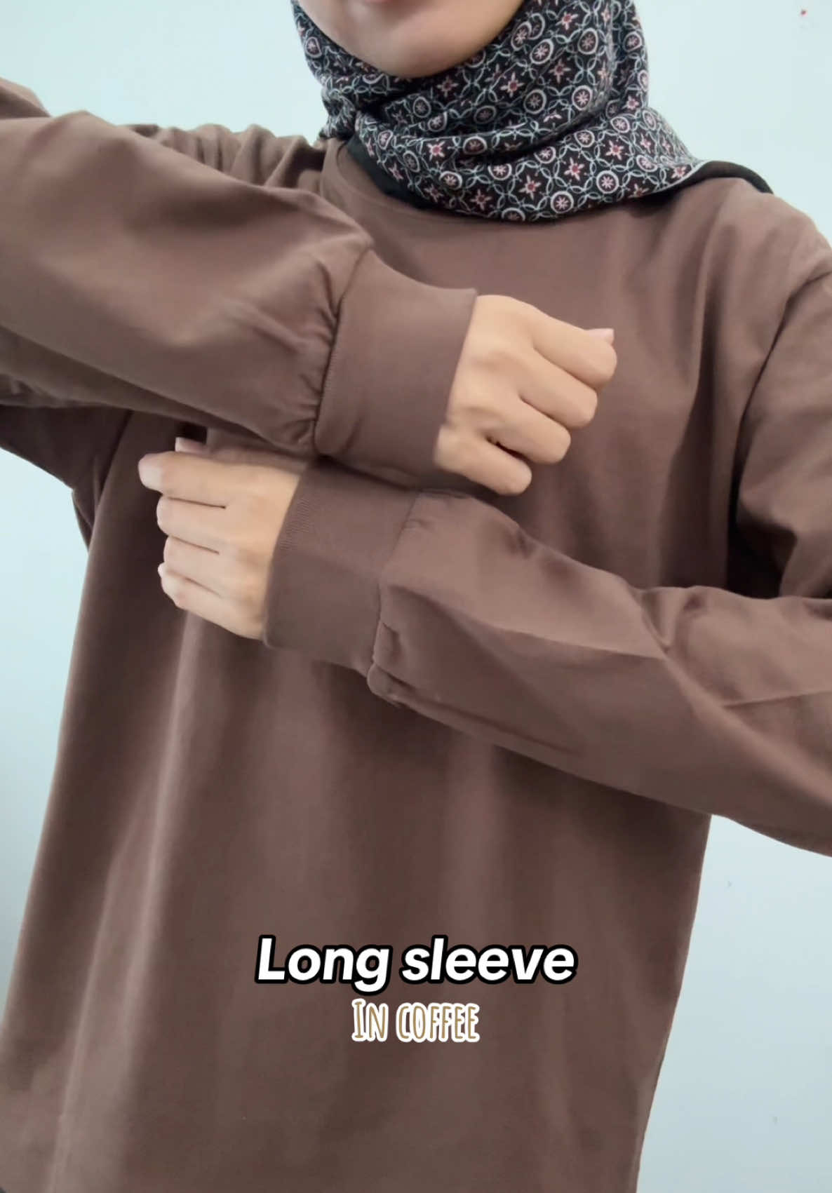 Memang selalu suka pakai baju ini, naik motor malam malam pun selesa tak sejuk #bajukemejalelaki #kemejalenganpanjang #kemejalelaki #longsleeve #rider #motor #gangmotor #sejuk #kemejaringer #cotton #jden #jdenmalaysia 