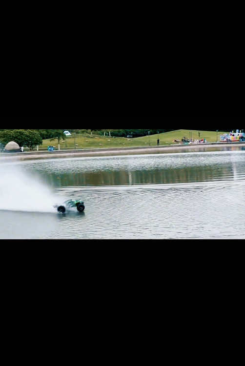 This big wheel rccar can actually drift on the water #rc #rccar #drift #toycar 