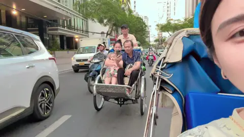 Mila đu xích lô. Chúc cả nhà nghỉ lễ vui ạ ❤️! #30-4 #giaiphongmiennam #50namngaygiaiphongmiennam #50namgiaiphongmiennnam🇻🇳 