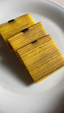 Lapis legit enak ga perlu yg mahal😍 #lapislegit #fyp #lapislegitenak #lapislegitbasah #makananviral #jajanantiktok #fypage #fypシ゚ 