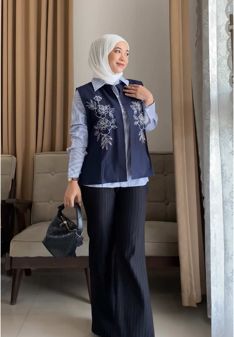 Ootd with vest #vest #vestbordir #vestlinen #ootdhijab #OOTD #ootdfashion #ootdhijabstyle #ootdinspo #ootdinspiration #inspirasihijab 