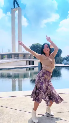 Want to be appreciated? Start with giving respect 😎 . 📹 @Irwan Randhawa  Sound man @Rian syaif  . . #chalejaisehawaien #mainhoonna #amritarao #zayedkhan #shahrukhkhan #srk #bollywooddance #dancebollywood #bollywoodsong #bollywoodsongs #fyp 