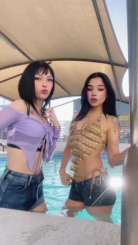 @SkinnyGhostiee🧛🏻‍♀️ 