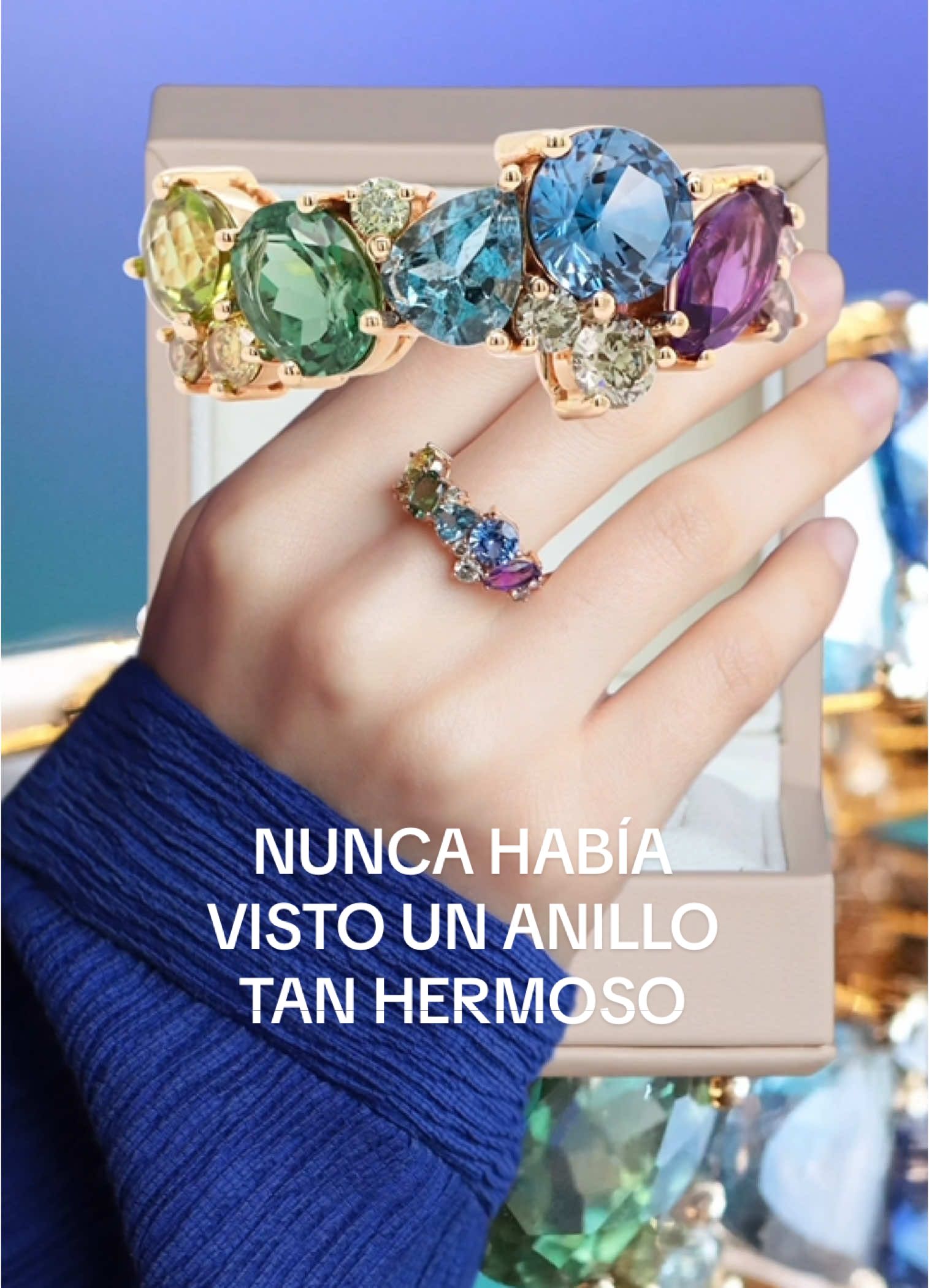 Lo amo!! 💕 después de meses por fin ya está listo, y la espera valió totalmente la pena 🙂‍↔️🙌🏻 ¿reconociste todas las piedras que tiene? 💎 #MariaSalinasMx #JoyeriaDeAutor #FamilyRing #AnilloDeFamilia 
