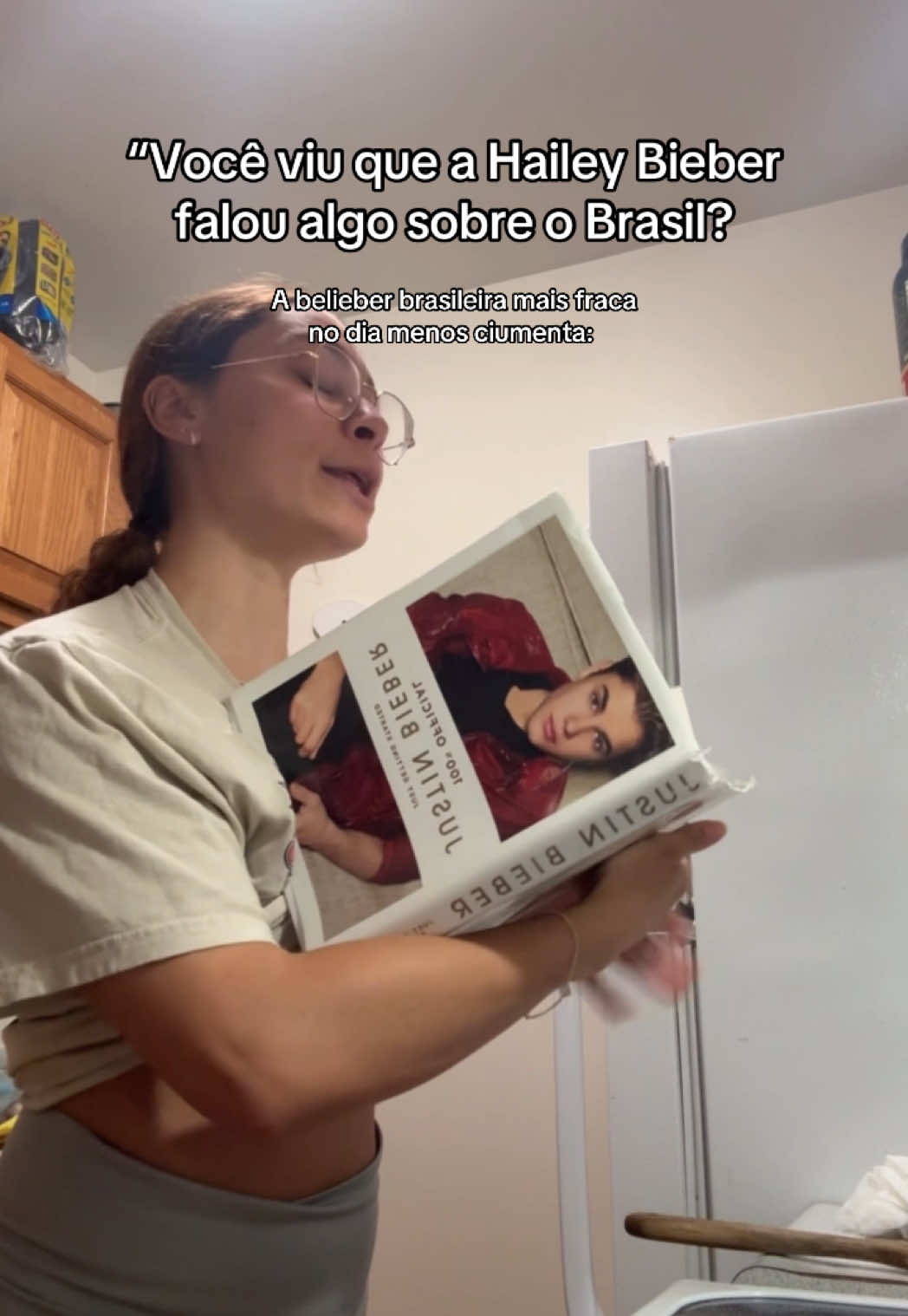 Ela vindo comentar que nem a Sabrina sato “HEILI🤨☝🏽” ai gente eu fico nervosa de ciúmes quando citam o Brasil 😭☠️ EM VOCÊ NÃO BRILHA 😭😭✊🏽 #bieber #belieber #vaiprofycaramba 