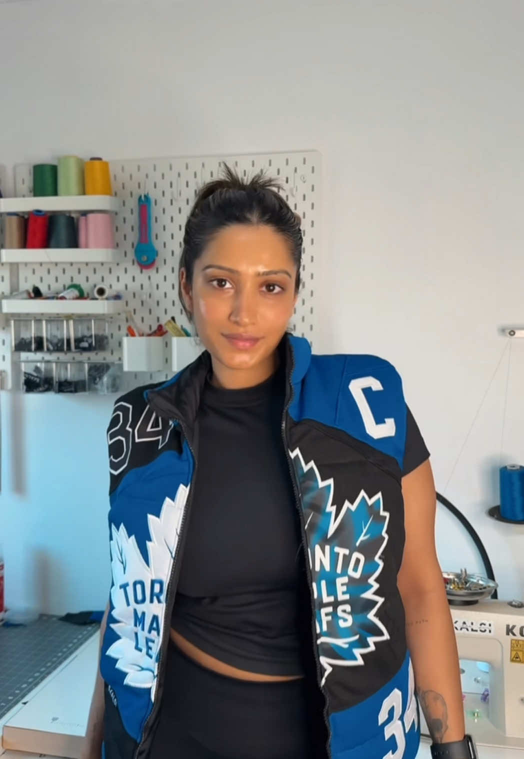 Reworked @Toronto Maple Leafs jersey vest ♻️✂️ #toronto #mapleleafs #NHL #torontomapleleafs #rework #upcycle #upcycledfashion #Sustainability #sustainablefashion #upcycledclothing #outfit 