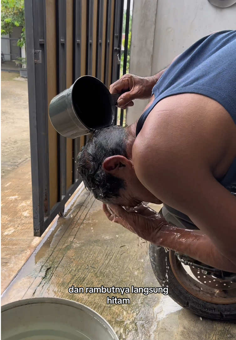 My iwe Shampoo penghitam rambut alami #shampoo #shampoomyiwe #myiwehaircoloringshampo #shampoopenghilanguban #ubanhilang 