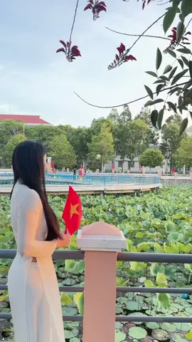 Hoà bình đẹp lắm                                        Tôi yêu việt nam #50namgiaiphongmiennnam🇻🇳 #50namngaygiaiphongmiennam #toiyeuvietnam🇻🇳🇻🇳🇻🇳 #ngaygiaiphongnam1975🇻🇳 #kieuoi #aodai #aodaivietnam🇻🇳 
