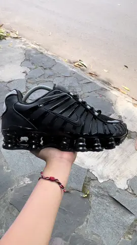 NIKE SHOX THERMOREACTIVE🔥 📍Jl.Jawa, Sragen Wetan, Sragen(Gang depan luwes sragen) ⏰ 09:00 - 22:00 #nikeshox #nike #tokosepatu #sepatumurah #sragen24jam #sragenkota #niketn #nike 