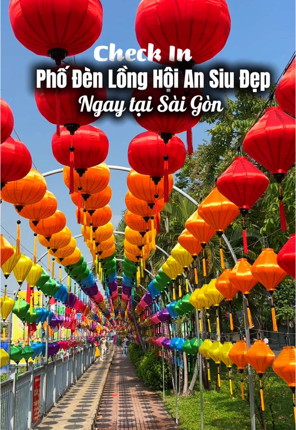 Con đường đèn lồng siu hot ở Sài Gòn 🏮#saigon #lephatdan #phodenlong #checkin #diadiemsongao #lephatdan2025 