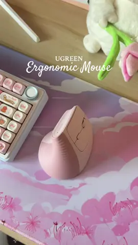 Comfort = productivity. WFH peeps, upgrade your comfort with Ugreen's sleek and smooth ergonomic mouse today! #mouse #ergonomicmouse #ugreen #workfromhomeessentials #wfh #ergonomic #desksetup 