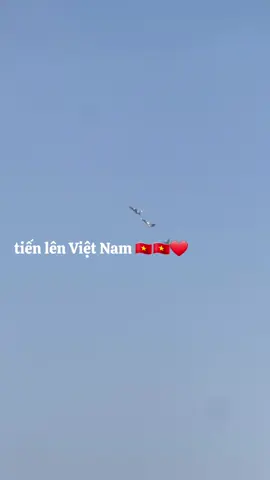 Tôi không mở mắt được, chẳng phải vì nắng, mà là màu của hòa bình, độc lập quá chói chang mà tôi đang được nhận hưởng ❤  #April30th #TheDayofSouthernLiberation #50namngaygiaiphongmiennam #nationalreunificationmonth 🇻🇳🇻🇳👮‍♂️👮‍♀️🥰