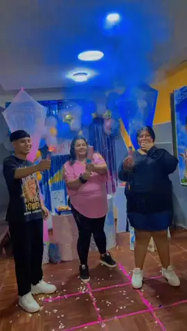 Para aclarar a todas las personas que andan criticando, quiero dejar en claro varias cosas! Primero que mi sobrino está a cargo de todo, él trabaja y a tomado cargo desde que se supo que Vida estaba embarazada. Nadie apaña este tipo de situación por lo mismo que son chicos, pero por lo menos seamos conscientes de la información que se brinda o como hacemos sentir a los demás!!! #Adrian #Vidamiley #Esniña #revelaciondegenero #carlitostvelfirme 