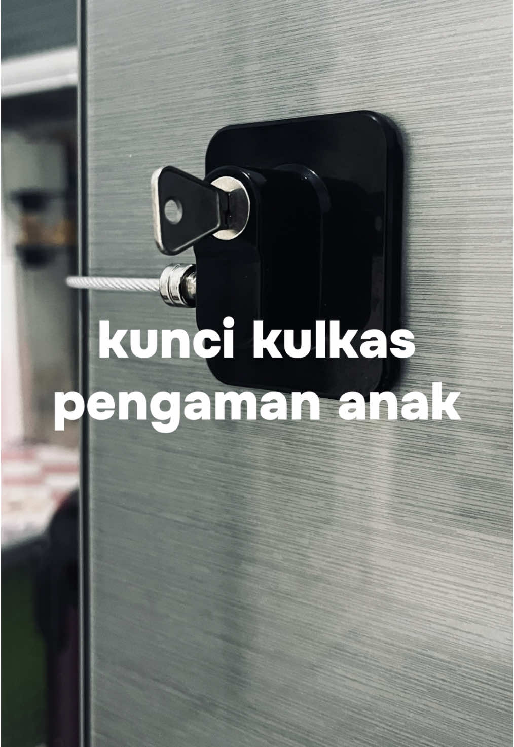 Kunci pengaman kulkas biar gak di main-mainin, di buka tutup sama anak.. #kuncikulkas #kuncikulkasviral #kuncipengamankulkas #kuncipintukulkas #kuncipintukulkasmurah #kuncipengamankulkas #wibgajian 