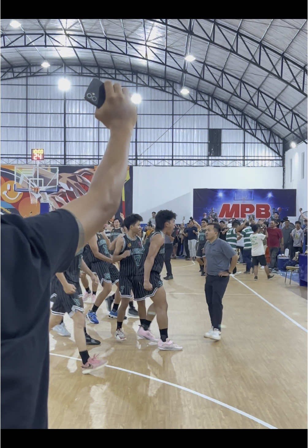 Panas ny cukup di lapangan aja yaaa guys . #kejurprov2025 #basketball #basketkalimantan 