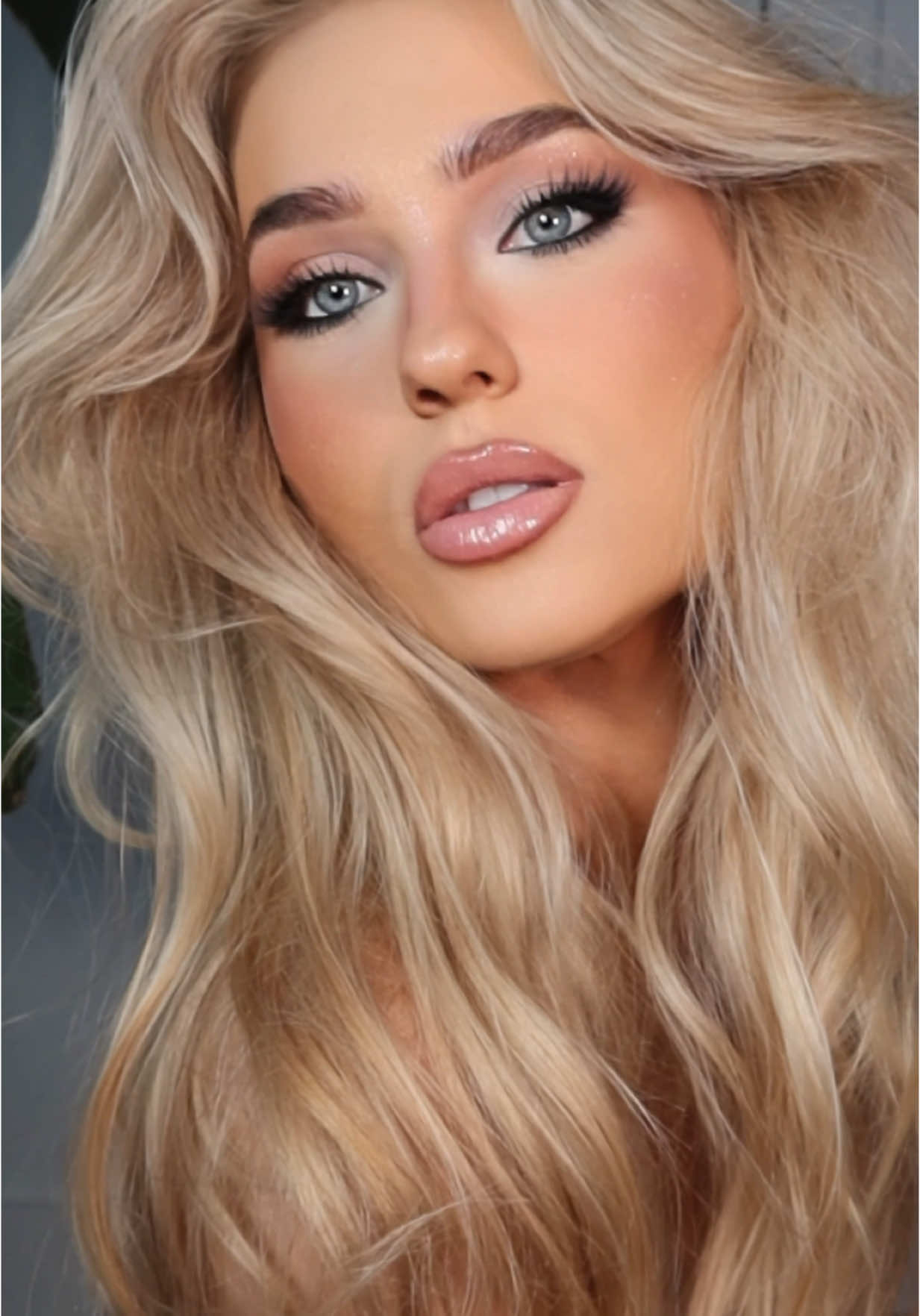 this lifting hack pulls the whole makeup together eyeliner @Victoria Beckham Beauty  foundation Unleashia from @YesStyle (sharing my code SHINEINGA (12% off orders over $39) in case you wanna try it too)) concealer @KimChi Chic Beauty  mascara @Maybelline NY  blush @Anastasia Beverly Hills  highlighter @Fenty Beauty  lipgloss @KIKO Milano 