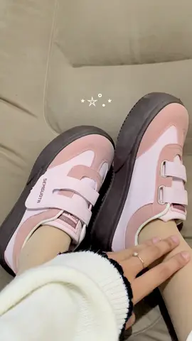 #sepatusneakers #sepatuwanitamurah #sepatucantik #sepatucasual #shoes #shoestyle #sneakers #sneakersaddict #fypage #fypシ゚ 