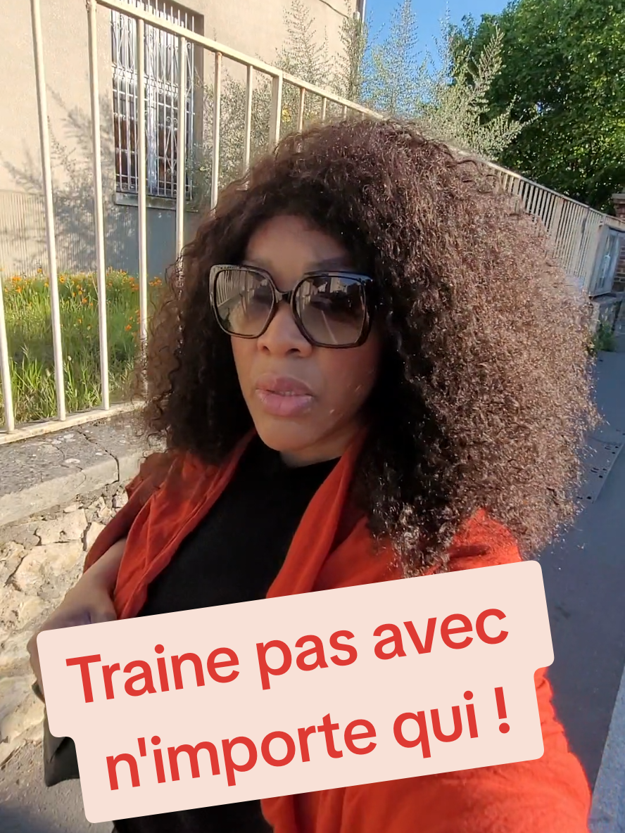 Entoure-toi de ceux qui te challengent, pas de ceux qui te freinent. Choisis ton cercle comme tu choisis ton avenir : avec stratégie. #EntourageStratégique  #Fréquentations  #DéveloppementPersonnel  #JeunesseAmbitieuse  #InspirationJeune  #MentalitéDeGagnant  #ObjectifRéussite  #EntouragePositif  #MotivationDuJour  #ChoisisBienTonCercle 
