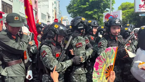 Tuyến 4 xem được quá trời bạn nữ xinh đẹp :) #30thang4nam1975🇻🇳🇻🇳🇻🇳 #khoinucanhsatdacnhiem #xuhuong #dieubinh 
