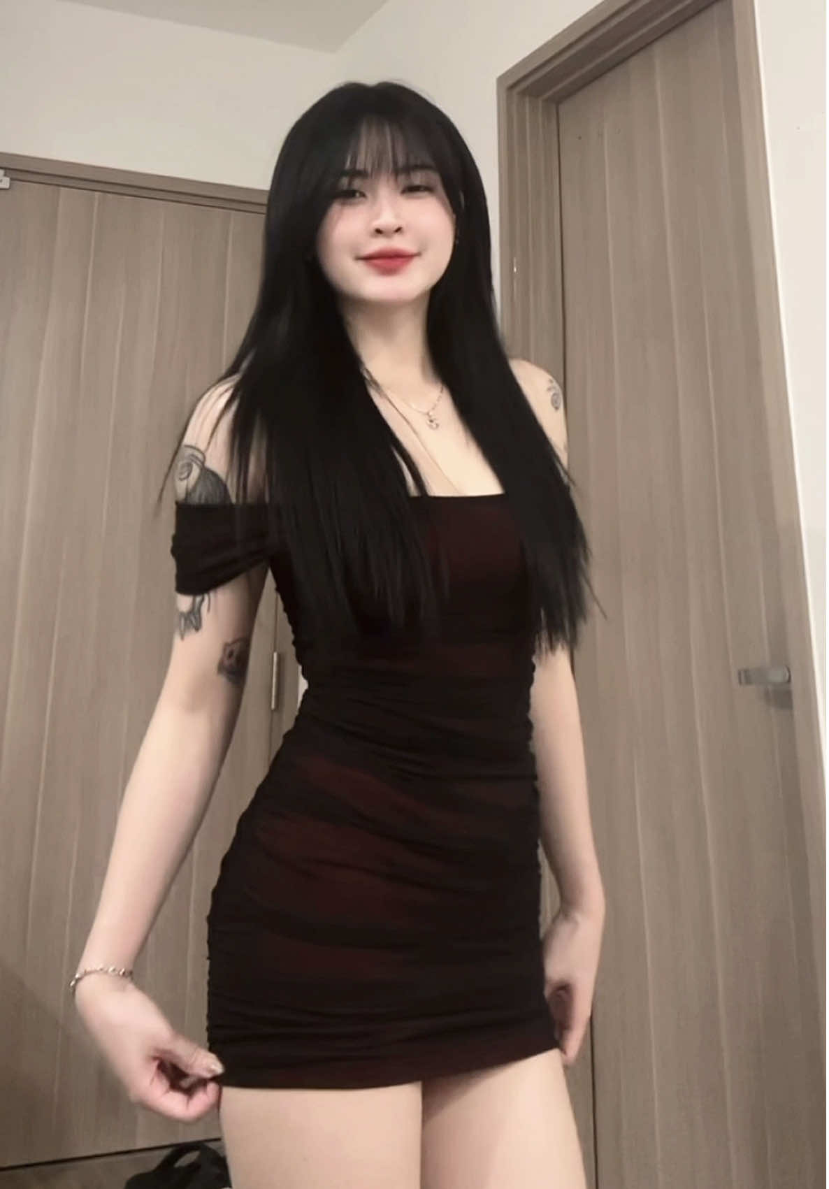 Đầm của nhà @LOLY STORE 99 xinh ác luôn 😚