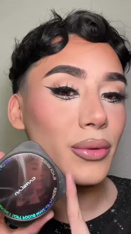 You have to see this in action 😍 @carslan_us always comes through with some of the best powders! 🔥 #carslanpowder #carslanwaterproofpowder #loosesettingpowder #carslansettingpowder 