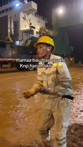 Kukira ap ternyata mau mi gajian paeng 🤣🤣🤣 #iwiphelmkuning #fyp #zyxbca #iwip_weda_halmahera #akedomalelilefsawai 