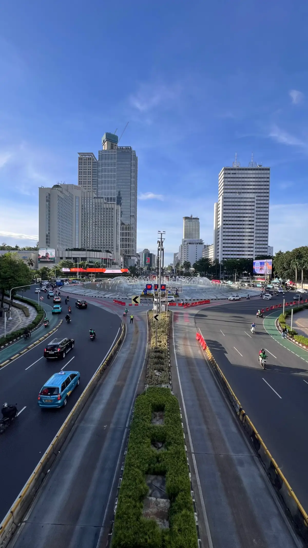 Bundaran HI. sesusai Ekpetasi ☀️✨✨✨✨✨ #citylife  #citylights #metropolitan #jakartavibes #explorejakarta #Jakarta #skyscrapers #cityview #cityscapes #jktgo#photography #jktgo