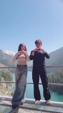 Backlight demi lihat pemandangan indah gunung salju bersama orang tercinta❤️