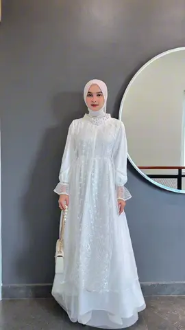 Gamis putih elegan favorit siapa inii?? 🤍 #gamiselegan #gamiskekinian #gamiscantik #gamiskondangan #dresskondangan #muslimfashion #fashiontiktok #fyp #foryou 