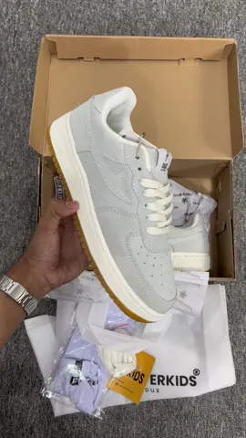 Emang ada sepatu lokal sekeren ini murah lagi #sepatusneakers #sneakers #prayerkids #sepatulokal 