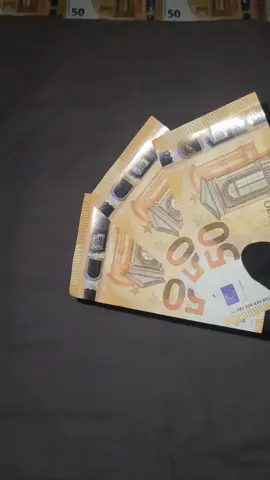 J'suis juste un pauvre qui a de l'argent 🧏‍♂️ #moneytok #viral #wifimoney #pourtoi #rich #riche 