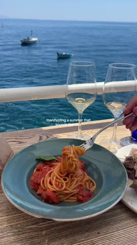 Summer on the Amalfi Coast 💦 #amalfi #italy #showmelove 