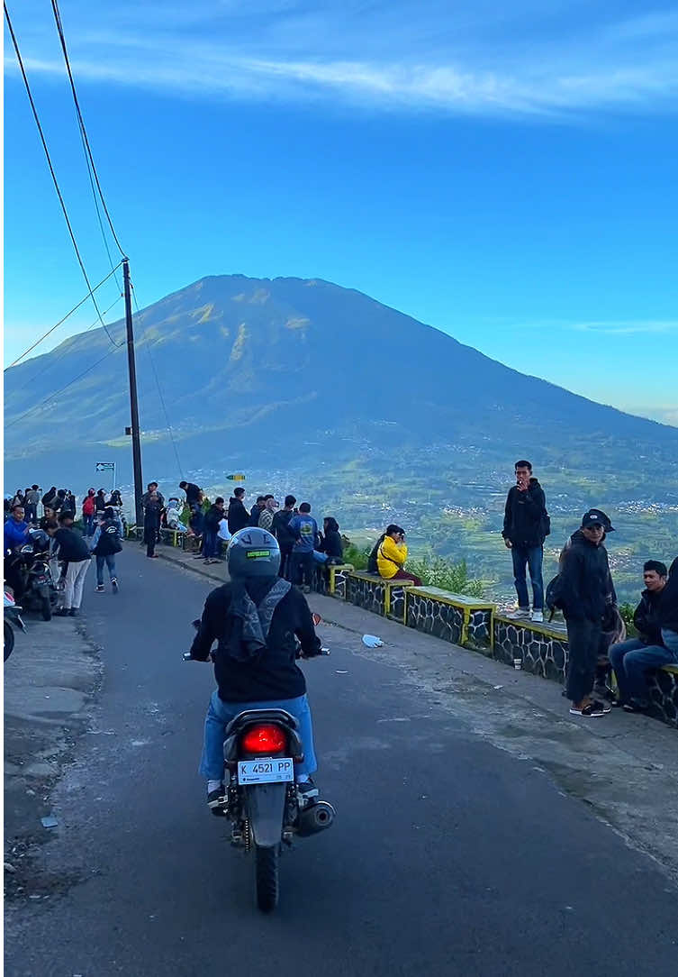 Telomoyo done, sampai jumpa di agenda selanjutnya🙌🏼✨ #telomoyo #telomoyomagelang #magelang24jam #telomoyomountain #viral #healing #xyzabc #4u #views #wonderfulindonesia #fy #magelang #explore #alam #nature #like 