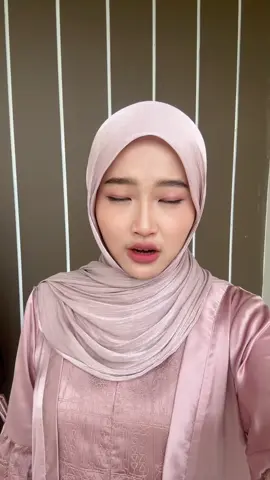 Teteh-teteh cantik ikutan trend pakai baju Lunara Dress yang looknya simple namun tetep kelihatan Mewah Elegant sekali cocok untuk dipakai acara kondangan atau acara formal lainnya🫶🏻 Yuk di cek out sekarang ready siap kirim 🥰 #gamiskondanganmewah #gamis #dress #fyp 