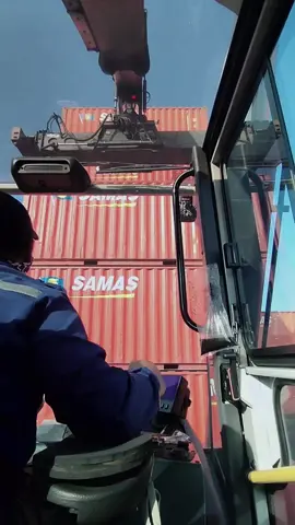 Tak pikir lagu tentang yamete kudasai, tibak.e guduk😂 #kalmarglobal #reachstacker #reachstackeroperator #fyp #CapCut #tiktok #foryourpage 