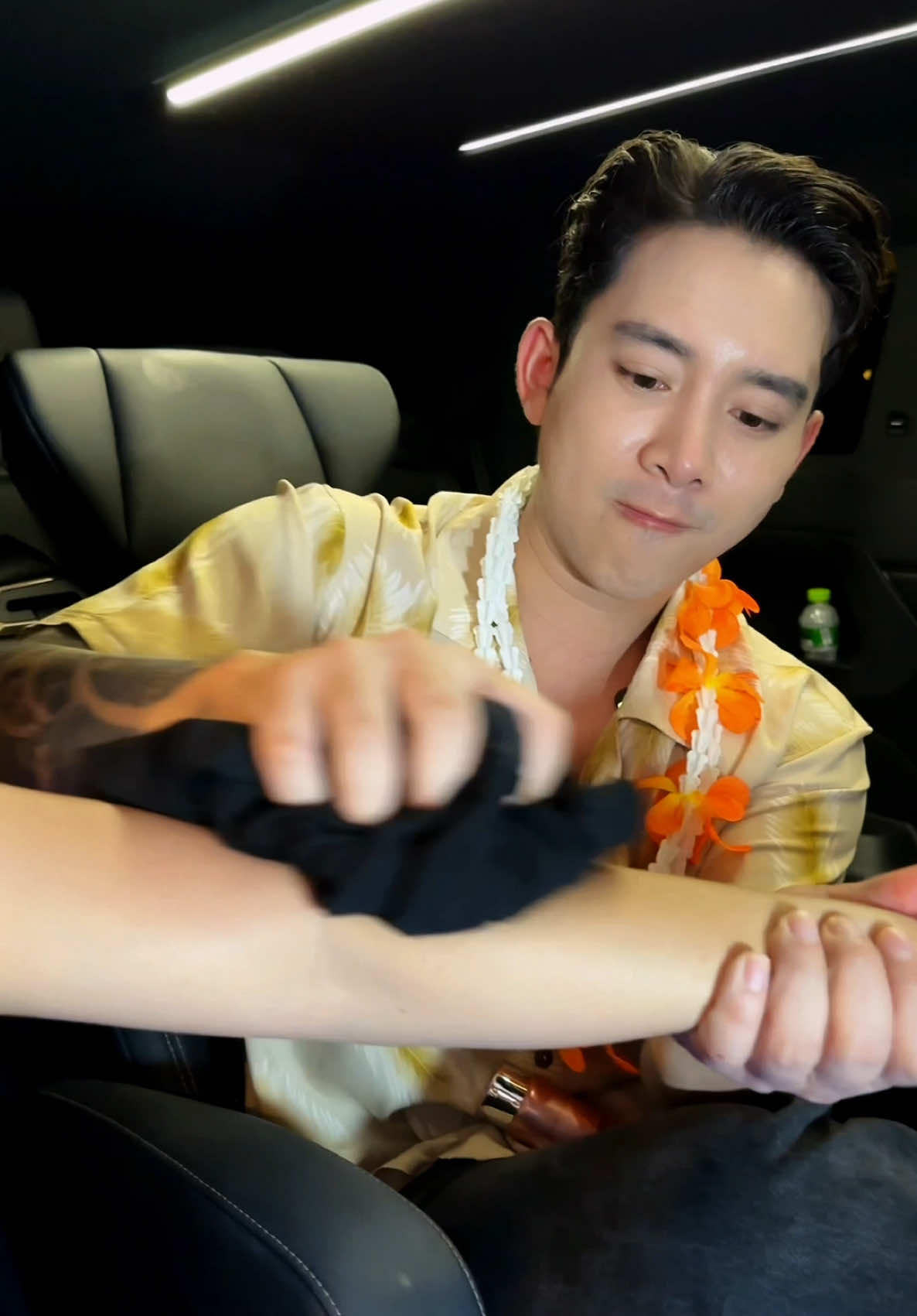 ติดจริงมั้ย เบิ่งเลยอ้ายเบิ้ลเทสเอง #บีไวท์โลชั่นปรับสีผิว #BWhite #เบิ้ลปทุมราช  #โลชั่นนักร้อง #ครีมทาผิวเบิ้ลปทุมราช