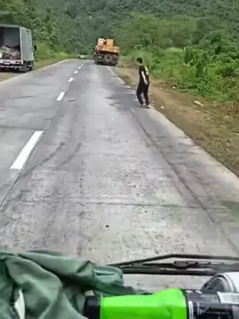 Truck nawalan ng preno, Hindi nakahandbrake #follow🥰🥰like 