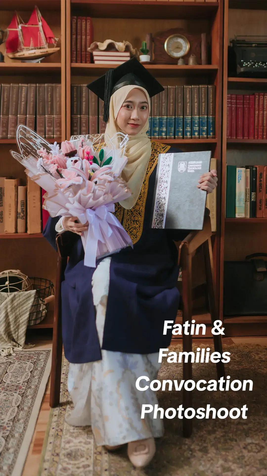 A Graduation Photoshoot Courtesy of @Syuᵕ̈  & Family Location : Memorabilia House Studio Treasure moments close to your heart Even just for a brief while Captured What Matters By Memorabilia House #memorabiliahouse #graduation #gambarconvo #graduasi #uitm #graduation2025 #graduationpictures #studiophotoshoot #studiosetup #johor #Malaysia #batupahat #convocation #convocation2025 