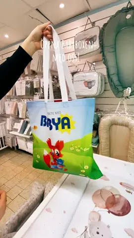 Ni vet väl om att ni kan hämta en gratis Babybox hos oss? 👶 Allt ni behöver göra är att registrera er på Babybox.se 🌸 BabyBox innehåller produkter, samples och exklusiva erbjudanden till dig och din baby. Notera att innehållet varierar. Endast en beställning per hushåll. Välkommen in till oss på Lekia Babya Giraffen! 🦒 #babybox #gratis #foru #fördig #forupage #lekia #babya #kvarteretgiraffenkalmar 