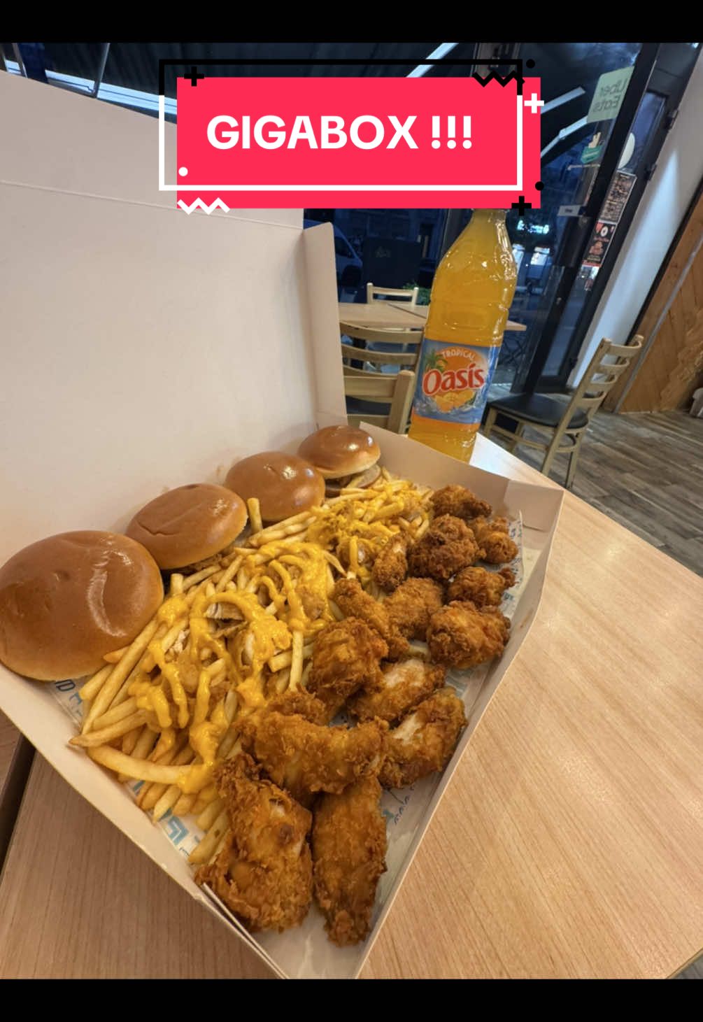 LA GIGABOX À 29€90 ‼️‼️ Après le succès de notre box à 8€90 ⭐ et afin de vous remercier de votre force et de votre soutien (merci la team !!) 4 Filets burger 🍔, 15 wings 🍗, deux grandes loaded fries 🍟 et une grande bouteille🥤 ! Restez toujours à l’affût de nos nouveautés 👀🔥 Rien que pour vous chez Euro Fried Chicken depuis 2000.                               📍60 Boulevard de Sébastopol 75003 Châtelet  #bonplanparis #gigabox #foryoupage #chatelet #restaurantparis#pouletfrit #halal #restohalal #chatelet 
