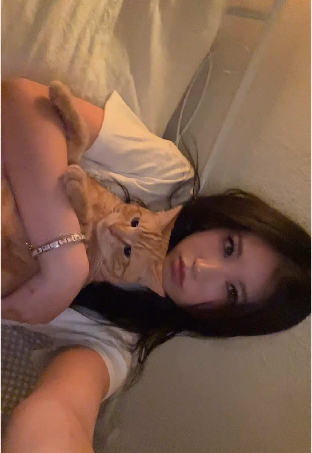 idc if i look bad in this, he’s so fkn cute this is my fav video of all time #ilovemycat #epic 