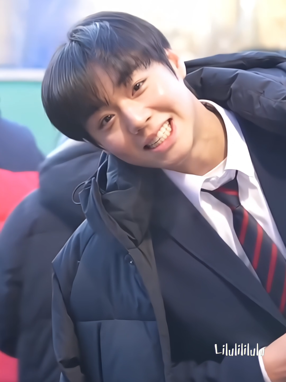 Kalo udah kena pelet jihoon si kembang desa hati mana yg bisa nolak 😅 #WeakHeroClass2 #weakhero #parkjihoon #LeeJunyoung #ryeoun #foryou 